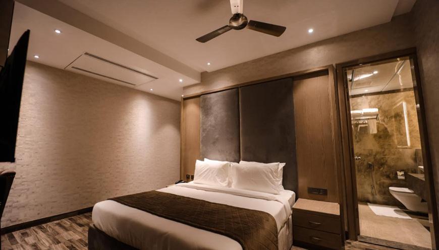 Hotel Mvr Grand Kanpur Exterior photo